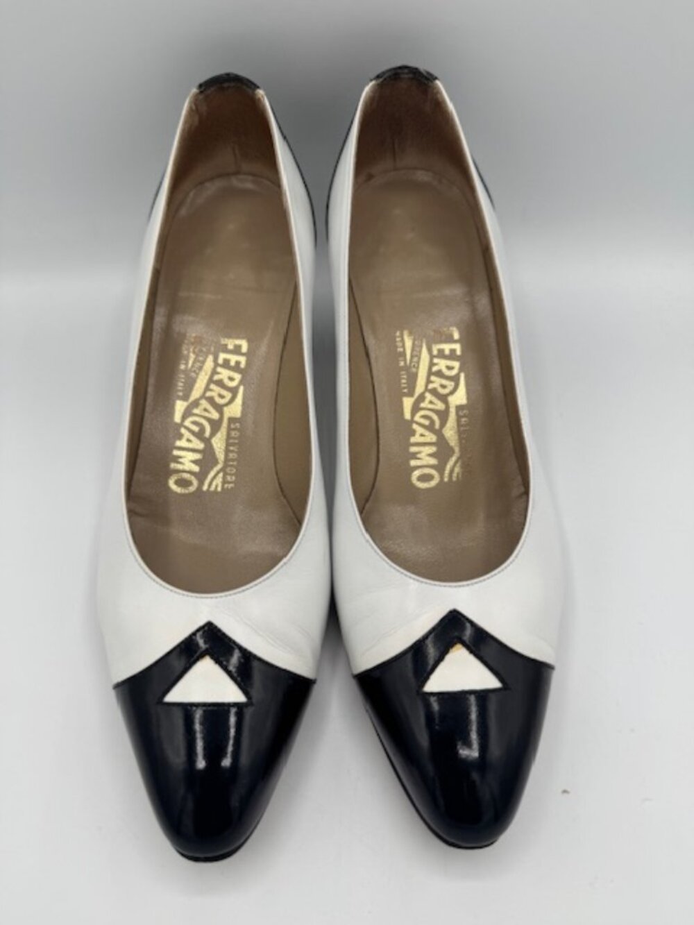Vintage Salvatore Ferragamo Italian Made Black and White Leather Pumps Size 6.5